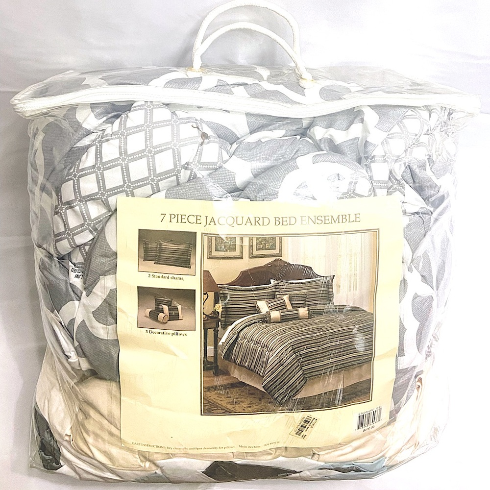 Queen Comforter Set